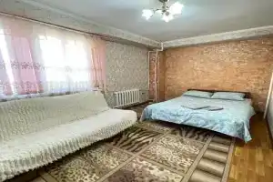 Uyutnaya odnokomnatnaya 10 v tsentre goroda Apartments, Shymkent