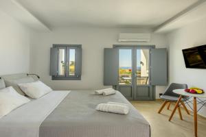 Nastram Suites, Oia
