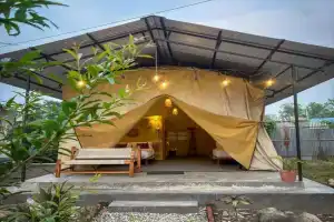 Glampin By Tharu Garden Guest house, Sauraha