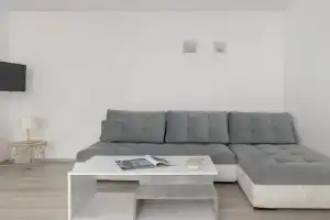 Bażantów Studio with Balcony by Noclegi Renters, Katowice