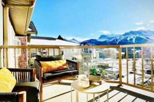 W411 NEW- TOP of the World MTN Retreat Apartments, Canmore