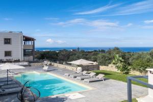 Villa Aris: A Serene Experience, 3BRs, Pool & Bbq, Sfakaki