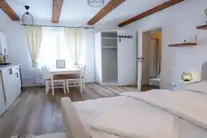 Middle Studio, Brasov