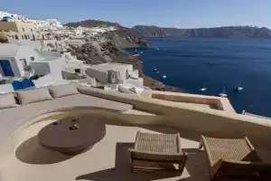 Caldera's Dream Cave House with hot tub & sea view, Oia