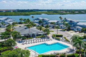 Siesta Bayside with Bay and Dock Views Guest house, Siesta Key