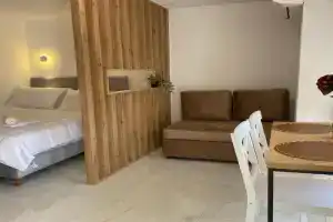 White Apartment, Kavala
