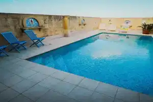 Villa Getaway with Private Pool, Munxar