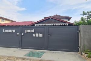 Luxpro Luxury Villa / 2 / Private Swimming Pool, Seremban