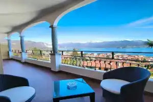 Virgi's Apartment, Stresa