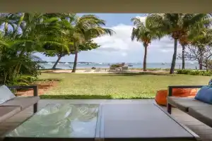 Appartement 3 chambres pied dans l'eau avec plage et grande piscine Apartments, Black River