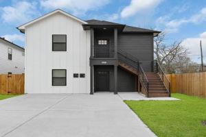 Friends & Family 6 bedrooms 8 beds 4 bath Sleeps 12, Houston
