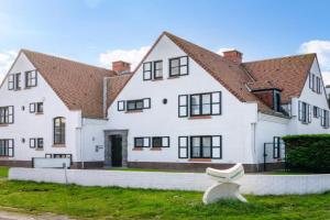 Chateau Maison Blanche Apartments, De Haan