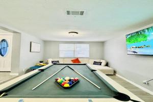 Game Night Ready Stay Near Colleges Guest house, Lakeland