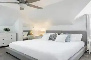3 Bedroom 2 Bath House with Parking - 10 Guests, San Diego