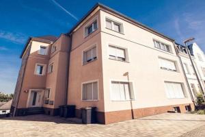 Apartment for 6 Modern retreat, Andernach