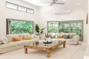 Sleek Stylish Family Beach House Near Junction, Noosa Heads