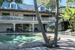 The Rest Family Cottage with Resort Style Pool, Noosa Heads