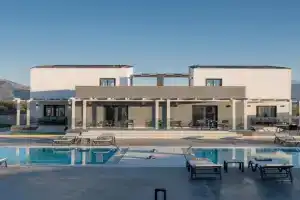 Pura Vida Villa, 2 Heated Pools, Hot Tubs & Sauna, By ThinkVilla, Panormos