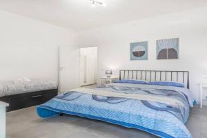 Minimalist Oasis - City life & Hesperia Hospital Apartments, Modena