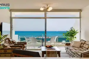 Makenzy Sandy Beachfront Paradise Apartments, Larnaka
