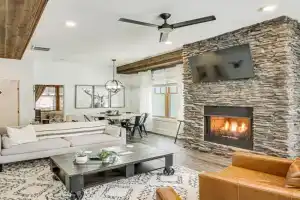 Dtwn Condo with Private Hot Tub! Apartments, Blowing Rock