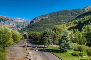 Amazing View 2 Bed-2 Bath plus Loft Condo at Lulu City Guest house, Telluride