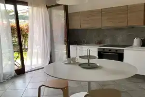 Camille Garden Home - Free Park Apartments, Como