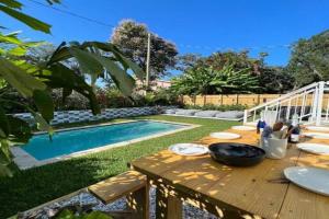 Super stylish 4 BR Home Steps from the Fun Villa, Fort Lauderdale