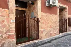 Mary House Apartments, Catania