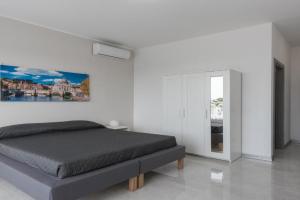 Travelershome Airport GuestHouse 600m to Airport ottimo per chi viaggia in auto, Ciampino