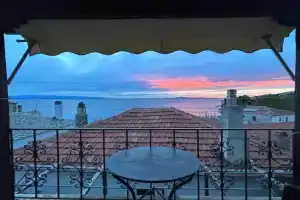 Little Graceland Villa, Afissos