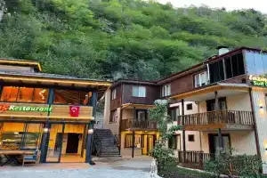 Lazmaris Suit Apart-hotel, Camlihemsin
