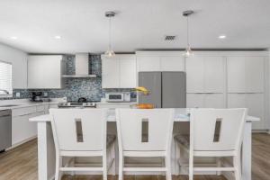 Gorgeous Grove Contemporary Home Guest house, Sarasota