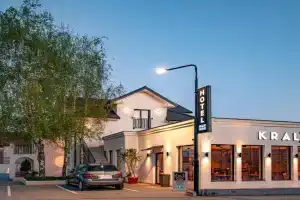 Hotel Kralj, Kralevo