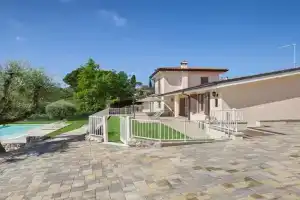 Villa Chiara APT 2-Appartamento in villa con piscina, Cavaion Veronese