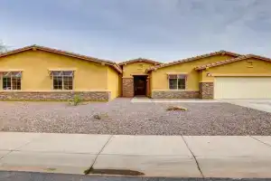 Charming Home with Private Yard Near Dtwn! Guest house, Phoenix