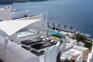 Nevma Suites, Fira