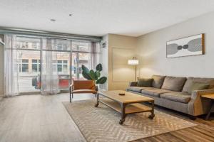 CozySuites Mill District with pool, gym #02, Minneapolis