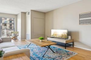 CozySuites Mill District with pool, gym #03, Minneapolis