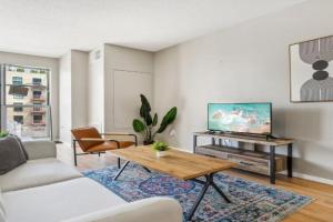 CozySuites Mill District with pool, gym #04, Minneapolis