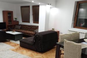 Apartman Mladenovic Center, free parking&wifi, Vrane