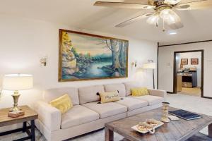 3BR Private Stay with Game Room and Fireplace, Indianapolis