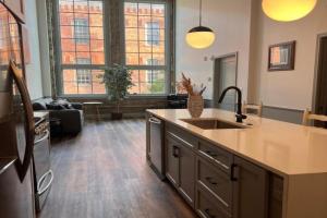 Prime 2BR Condo Historic Morris Ave, Downtown Apartments, Birmingham