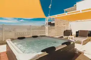 Aqua Marea - All Inclusive Stay by Diddoi Guest house, Torre Suda