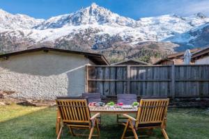 Pretty loft with view of Mont Blanc & glacier Guest house, Chamonix
