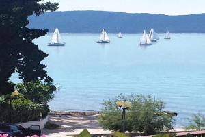 Apartment DANTE by the sea, Kambelovac
