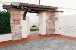 BEE HOME Mini-hotel, Sarzana