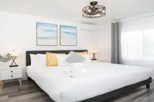 3 Bed House with Fire Pit Table and BBQ - Downtown, San Diego