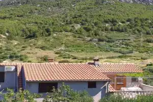 Apartments with parking space Komiza, Vis - 22657, Comisa