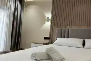 Villa Jons & Grace, Velipoje